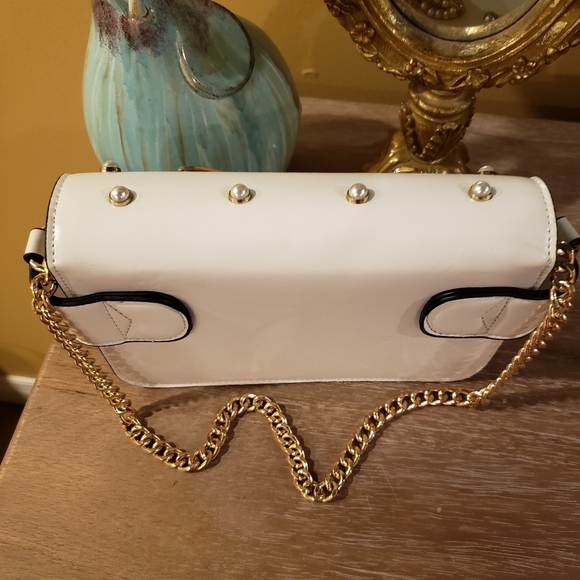 Golden Bee Rhinestone & Faux Pearl Embellished White Shoulder Bag w/ Gold Chain - Picture 2 of 11